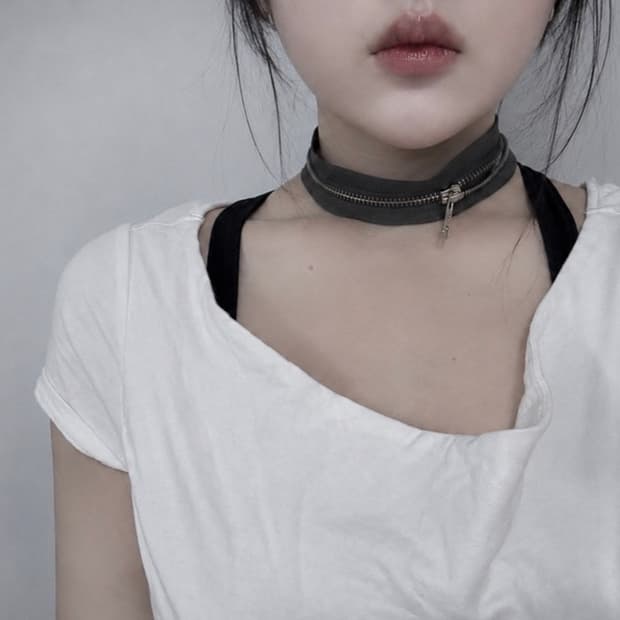 Suture - 01 zip choker