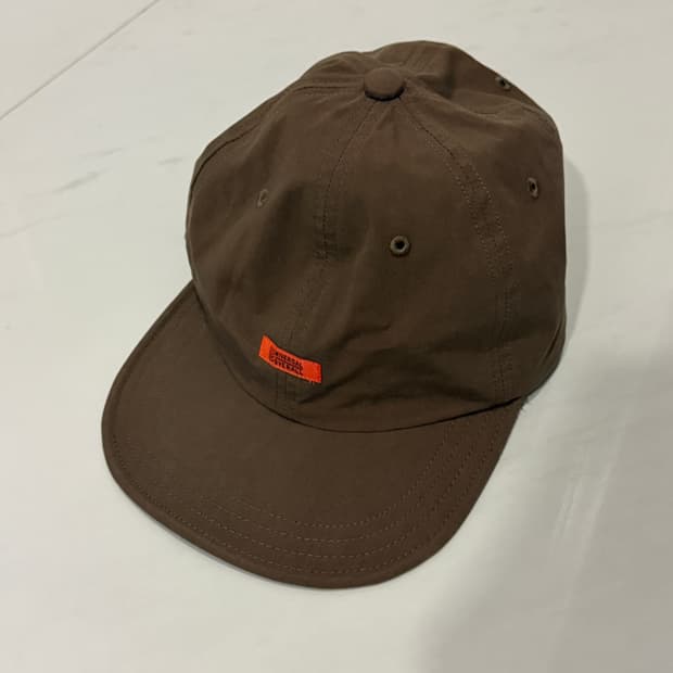 유니버셜 오버올 브라운 컬러 나일론 캡