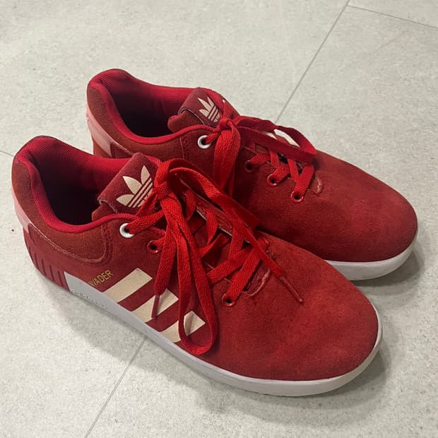 아디다스 인베이더 레드