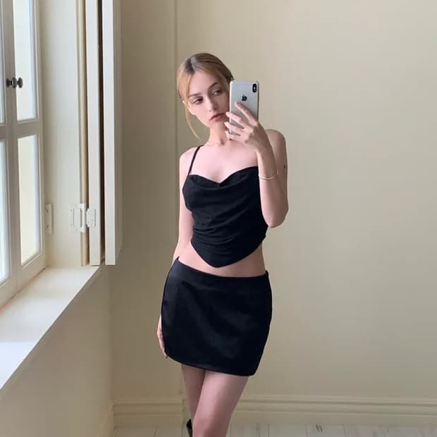 델라인 핀터레스트 감성 로우 웨이스트 고퀄 새틴 스커트 S 새상품