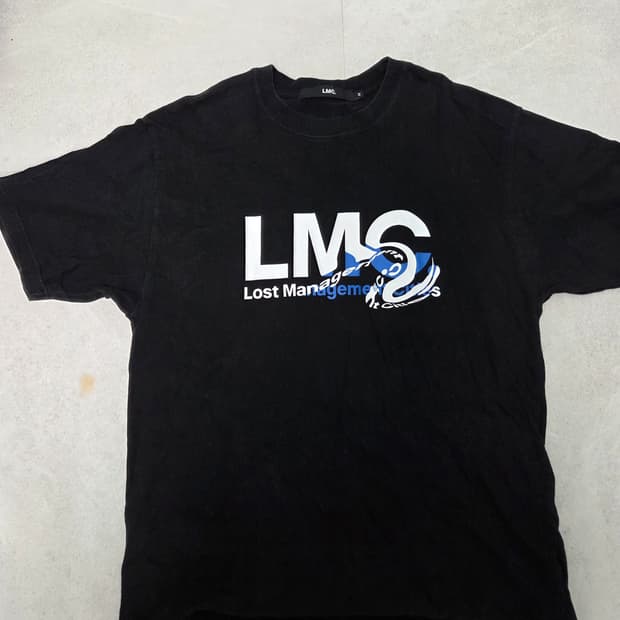 LMC 로스트 매니지먼트 시티즈 반팔티 