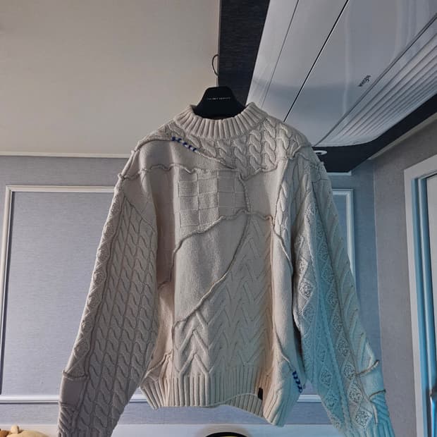 [거의 새것] 자라 아더에러 패치워크 니트 스웨터 크림 S-M