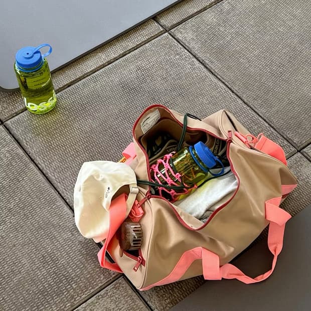 미개봉 glossier 글로시에 더플백 데저트 로즈 컬러 가방 짐백