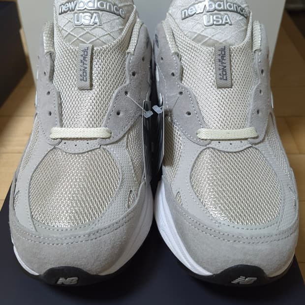 (275)뉴발란스 990V3 키스 할로우