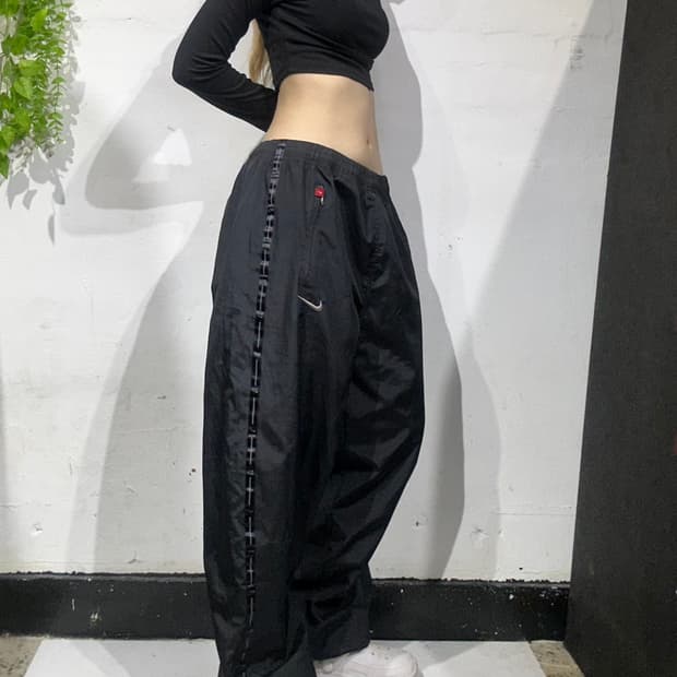 나이키 블랙 사이드 라인 와이드 트랙 팬츠 