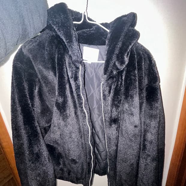 스파오 블랙퍼 자켓