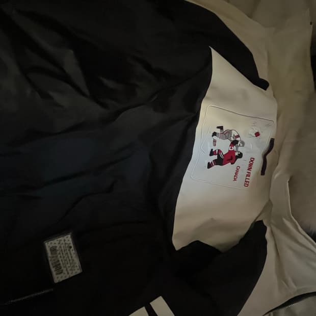 무스너클 화이트 패딩 정품