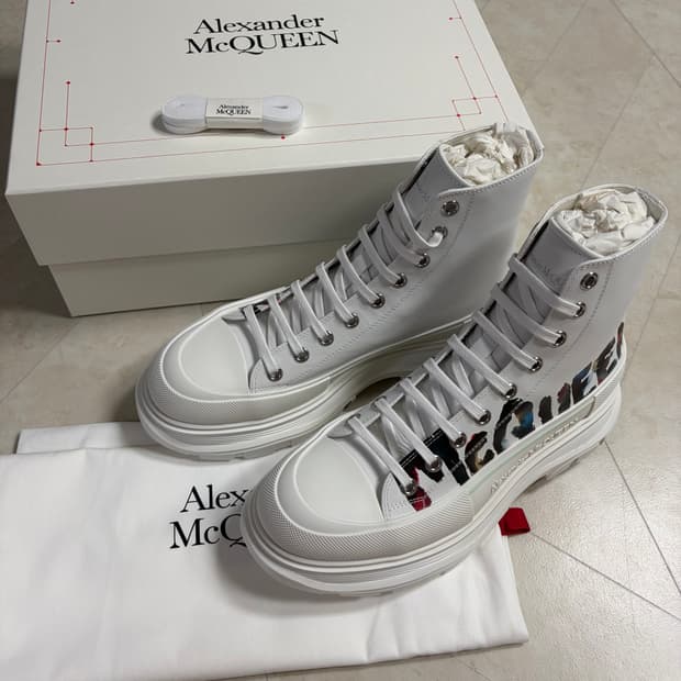 [새상품]알렉산더맥퀸 그래피티 트레드 슬릭 부츠 화이트