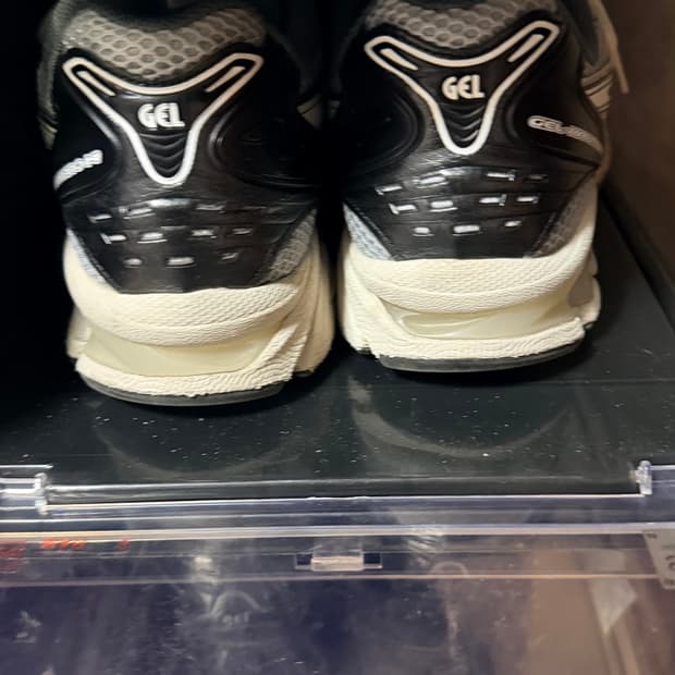 무신사 아식스 젤 카야노 블랙:글래시어 그래이 280