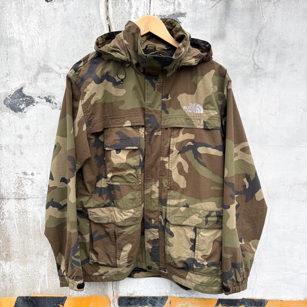 The North Face 노스페이스 카모 바람막이 자켓