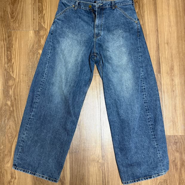 해칭룸 와이드 커브진 Washed Blue