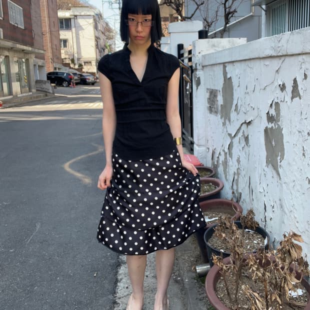 도트 무늬 이단 프릴 미디 스커트