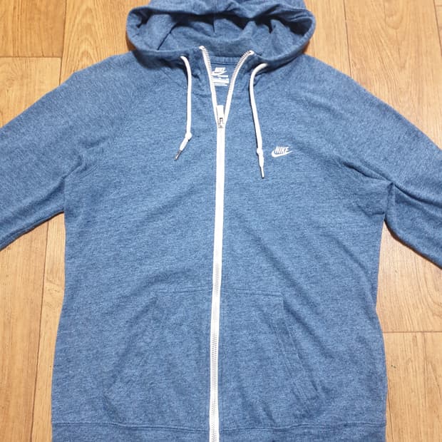 1166 나이키 운동복 후드집업 95 사이즈입니다