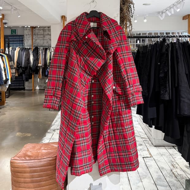 어웨이크 모드 레드 타탄 체크 패디드 퀄팅 롱코트