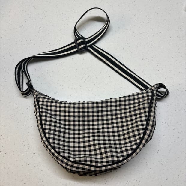 유니클로 라운드 미니 체크 숄더백 크로스백