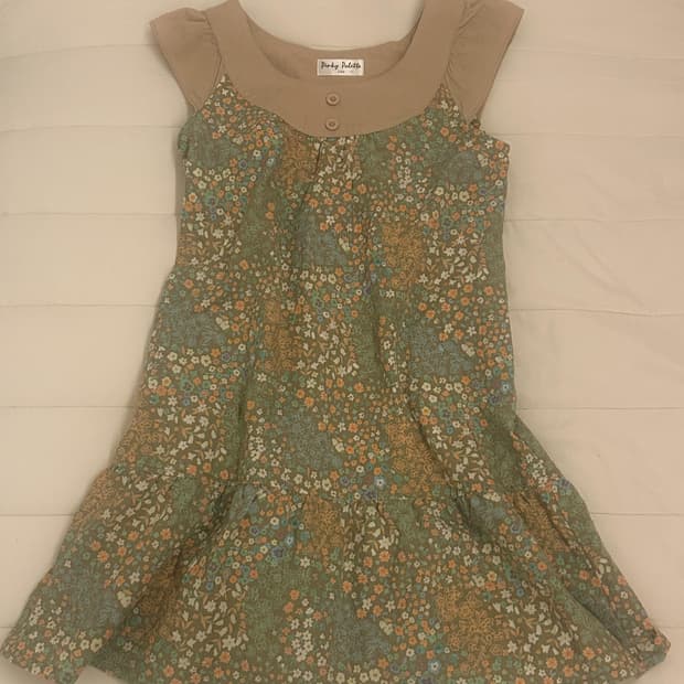 플라워패턴의 슬리브리스