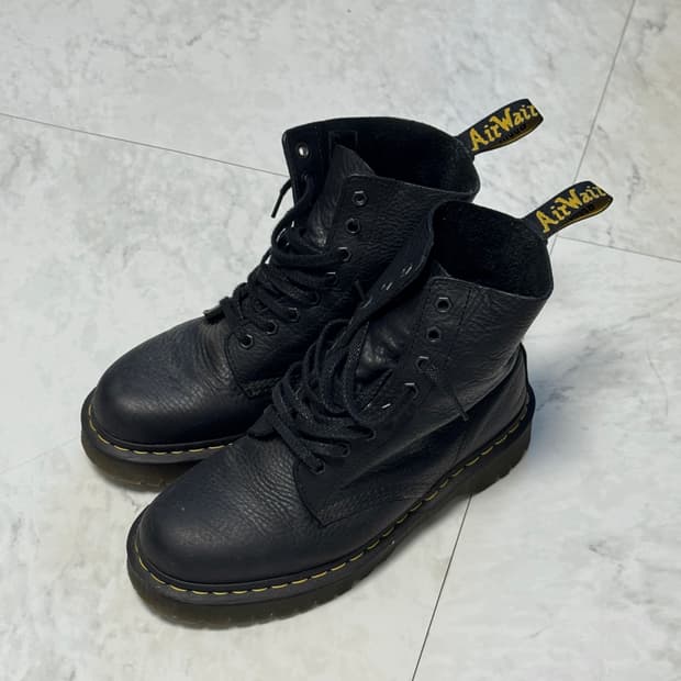 닥터마틴 8홀 부츠 UK9 size