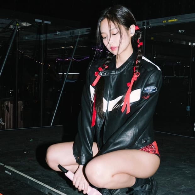 제니착용 비터셀즈 레더자켓 블랙