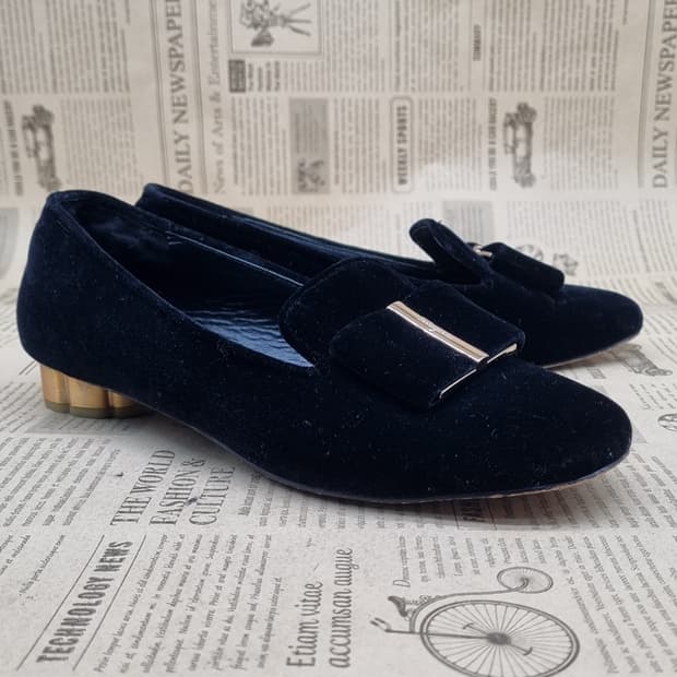 살바토레 페레가모 벨벳 여성 로퍼 38 240