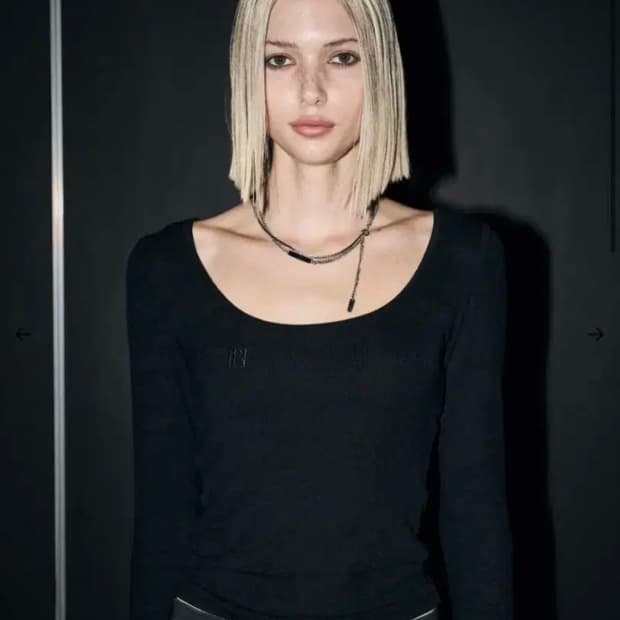 보헤미안서울  RIBBED U-NECK TEE 리비드 유넥티 로고티