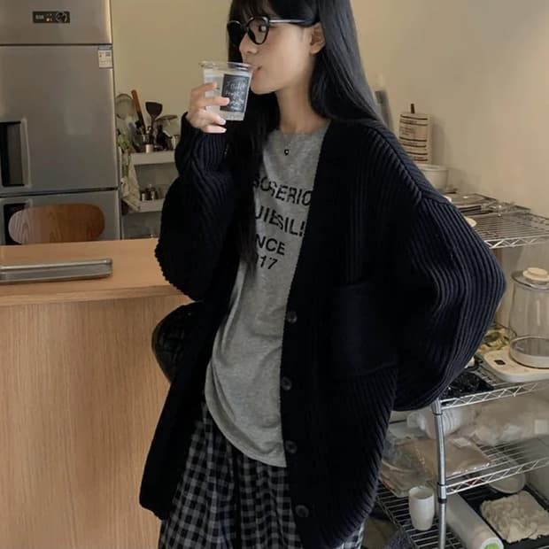 에이블리 무드앤핏 드러므 버튼 니트 가디건 판매