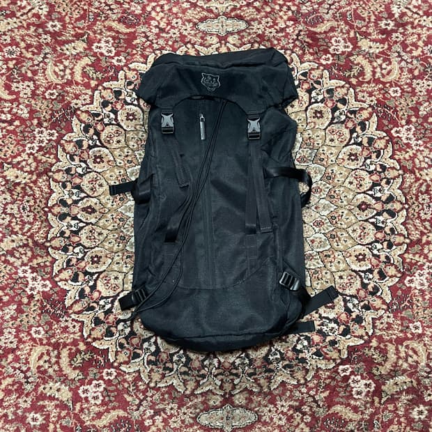 오니츠카타이거 원통 백팩