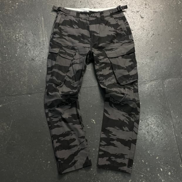 95 뉴에라 타이거 카모 카고팬츠