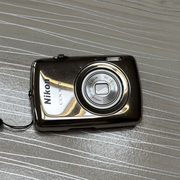니콘 쿨픽스 s01 (제니 지젤 디카) 팝니다.