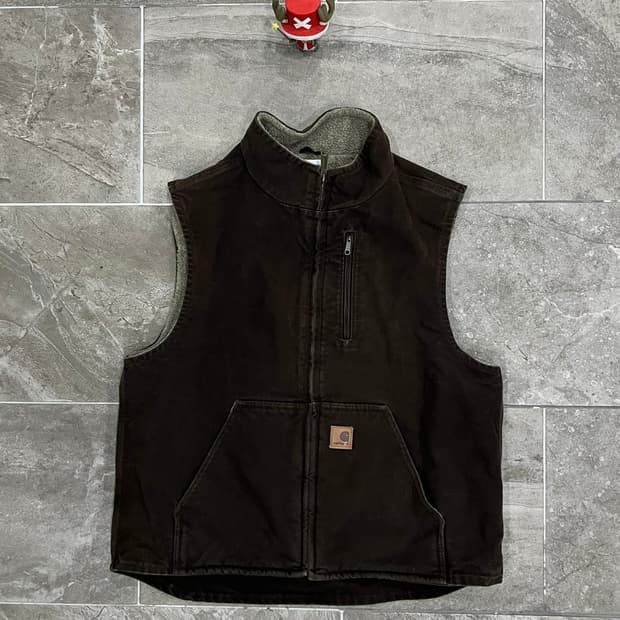 (L)칼하트 셰르파 넥 조끼베스트 V33 DKB 다크브라운