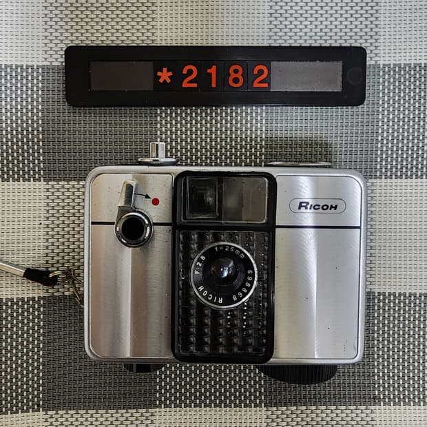 리코 오토하프 SE 필름카메라 실버바디