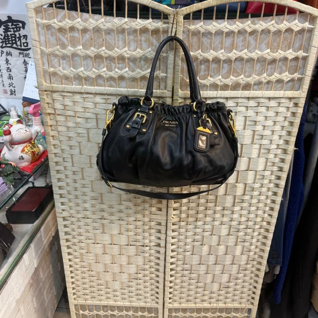 정품 프라다 레더 2way백 팝니다