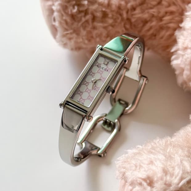 구찌 GG패턴 다이아 쉘 뱅글 시계 1500L 은장 여성 시계