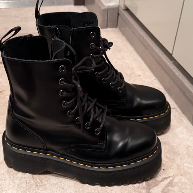 닥터마틴 제이든 8홀 15265001 240