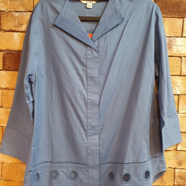 (새상품)SJ WANI 브랜드의 예쁜 블루 색상 셔츠