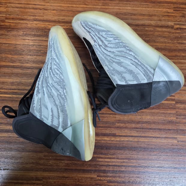 아디다스 이지부스트 퀀텀 라이프 255