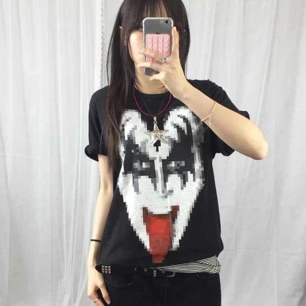 UNIQLO UT KISS Graphic Tee Black