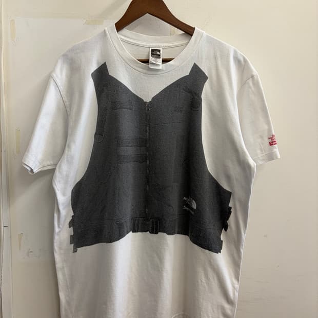 슈프림 X 노스페이스 콜라보 반팔