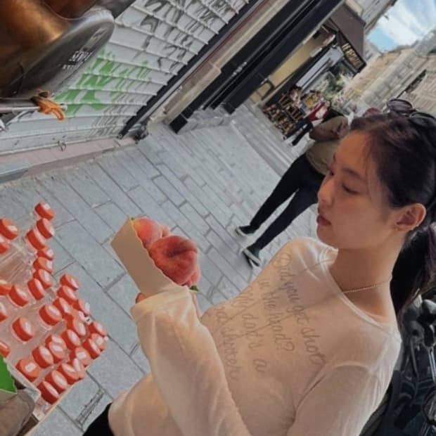 길라아카이브 롱슬리브 (제니착용)