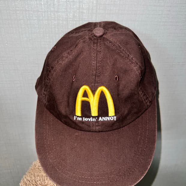 아노트 I.L.A 로고 롱 빌 워싱 캡 브라운 _ 맥도날드 모자