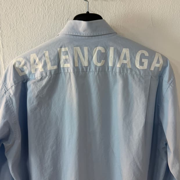 발렌시아가 백 로고 프린팅 셔츠 