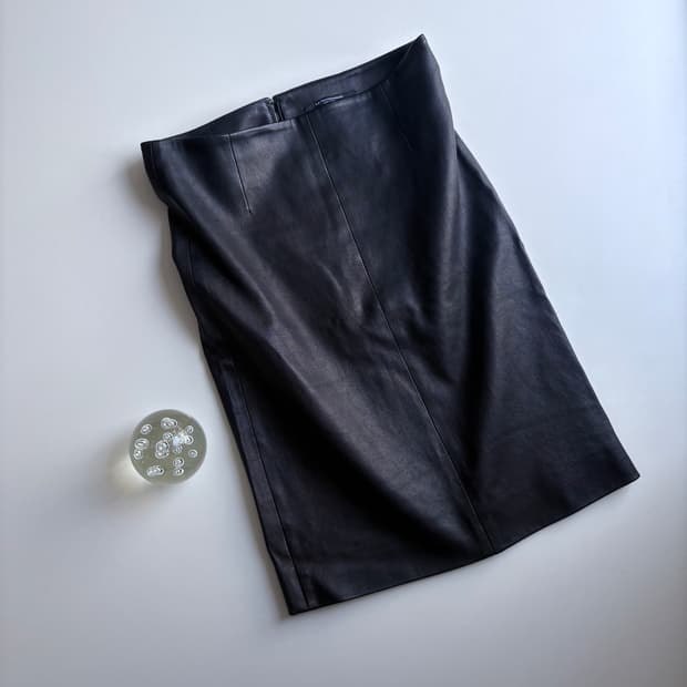 르 베르노소와르 H라인 리얼레더 스커트 