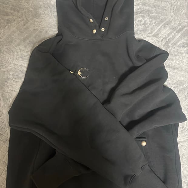 떠그클럽후드티 판매합니다 사고 착용은 많이 안했어용 사이즈 2입니당