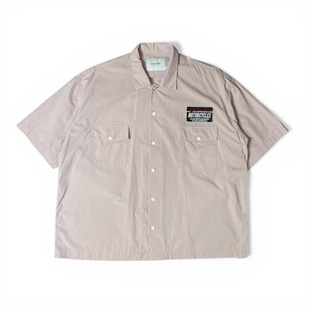 아웃스탠딩 연핑크 패치 투포켓 반팔 셔츠