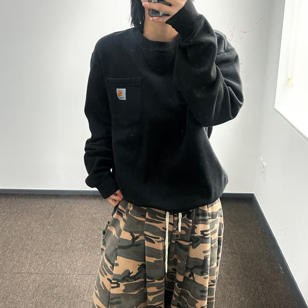 Carhartt 칼하트 포켓 블랙 맨투맨