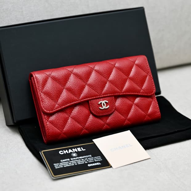 샤넬 캐비어 플랩 장지갑 레드