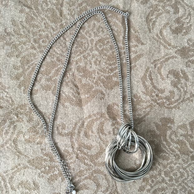 pendent point necklace