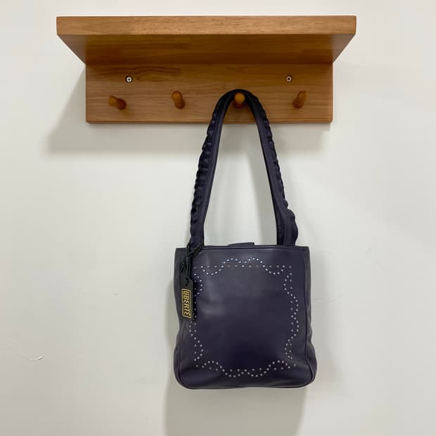 Liberté 퍼플 레더 숄더백