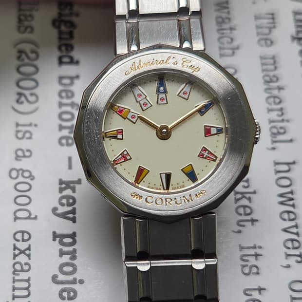 코럼(CORUM) 어드미럴스 컵 만국기 요구르트판 여성용 쿼츠 브레이슬릿