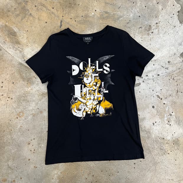 A.P.C. “Dolls of Hell” 프린트 티셔트