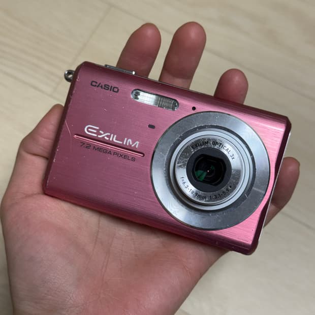 casio exlim z75(충전기 없음, 황변 이슈로 저렴히 팔아요~)